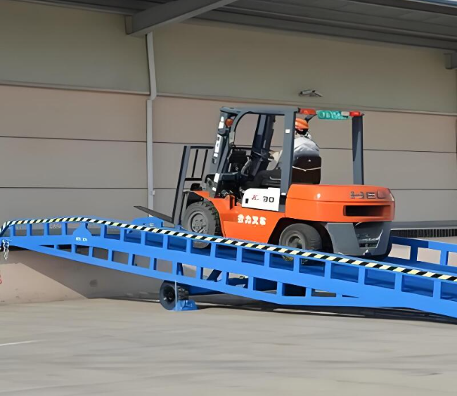 三江移动式卸货平台（叉车用）